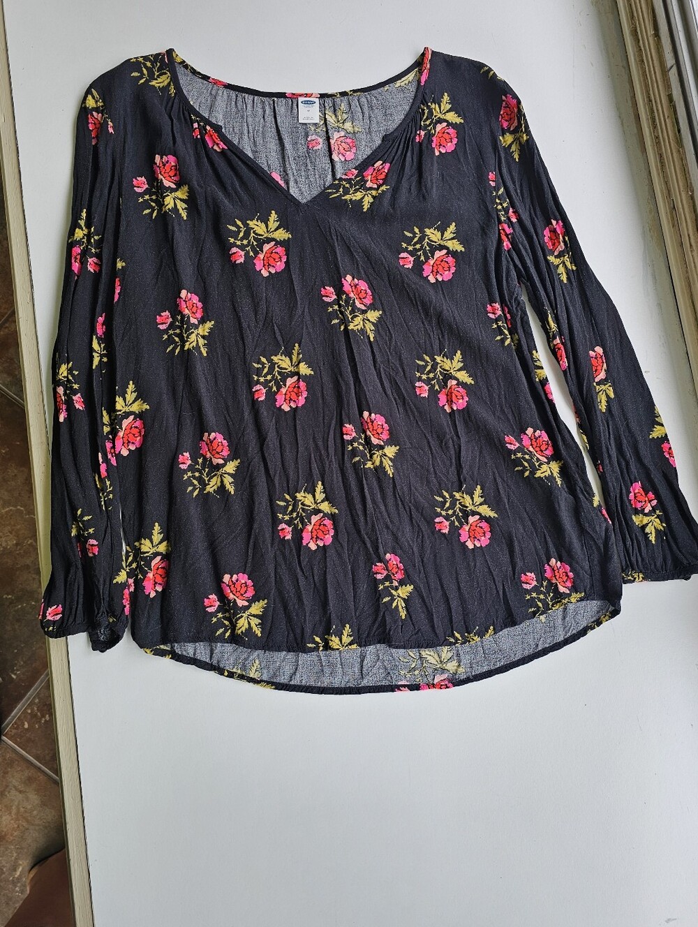 Old Navy Black Floral V-Neck Blouse with Pink Roses - Women's Size Medium - Picture 3 of 11